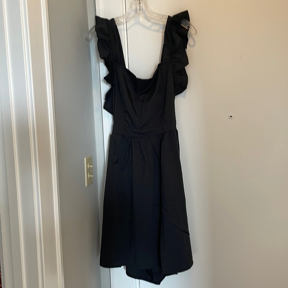 Amazon flutter-sleeved dress, bow back - Picture 7 of 8